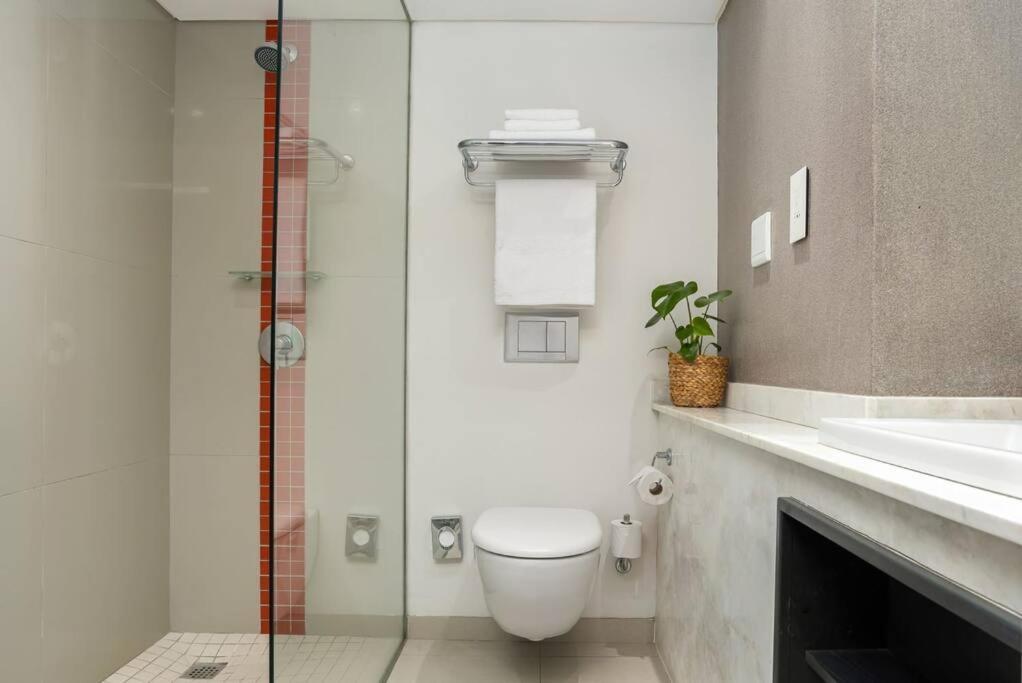 Central Modern City Escape Apartment! Kaapstad Buitenkant foto